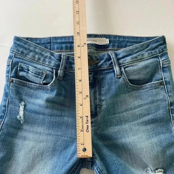 Hidden Jeans Two Color Distressed Raw Hem - Picture 8 of 9